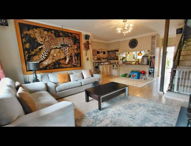 3 BEDROOM TOWNHOUSE FOR SALE IN UNIVERSITAS